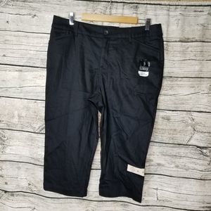 St John's bay Capri Mid Rise Built In Slimming Panel Black Pants Size 14.Waist